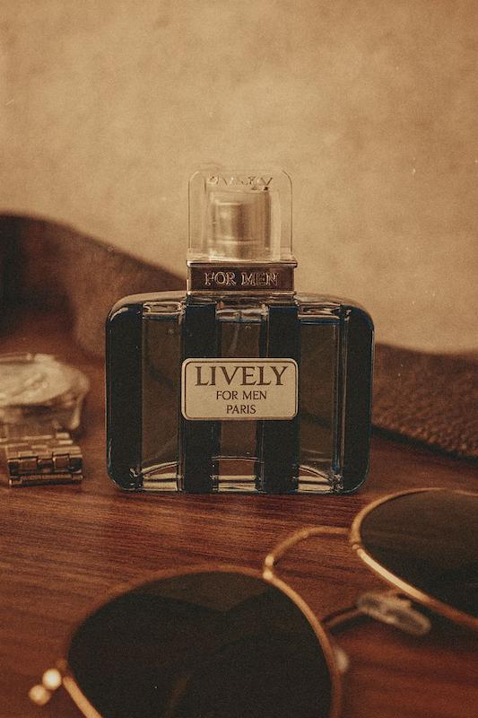 ادکلن اورجینال مردانه لایولی آبی