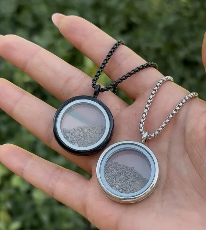 لاکت شیشه ای