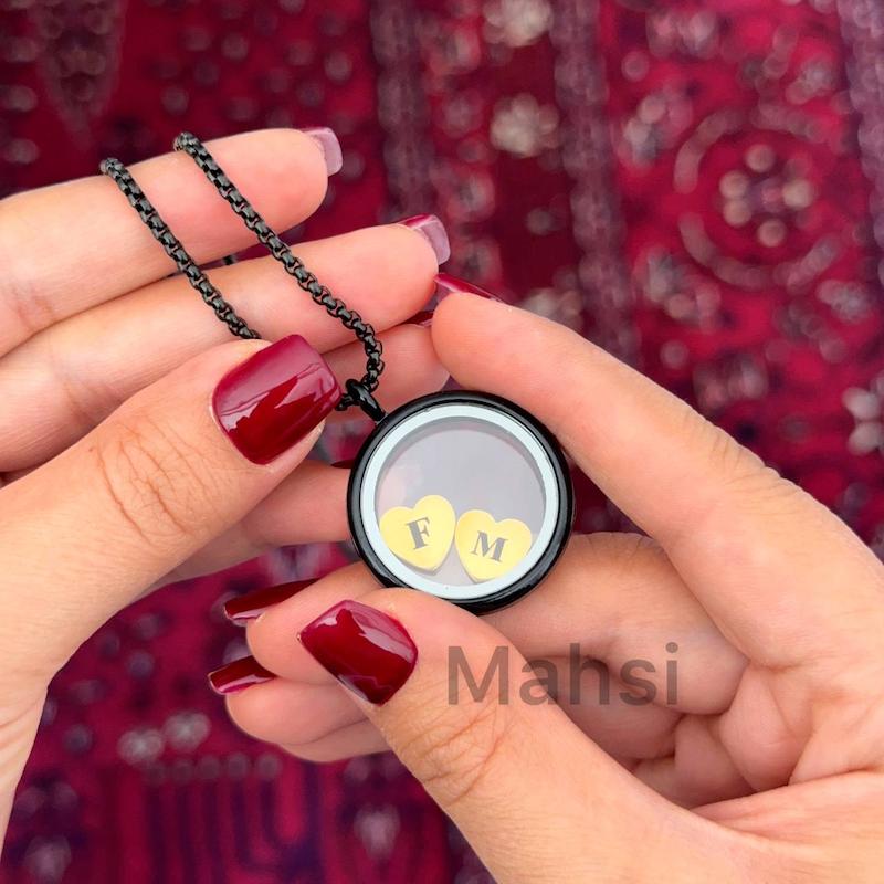 لاکت شیشه ای همراه با حکاکی حروف دلخواه 