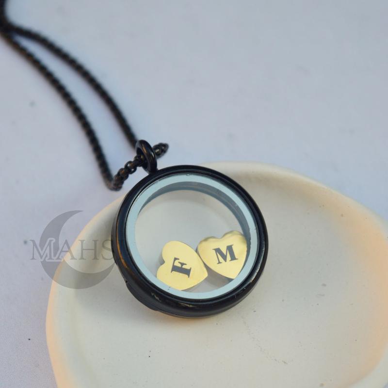 لاکت شیشه ای همراه با حکاکی حروف دلخواه 