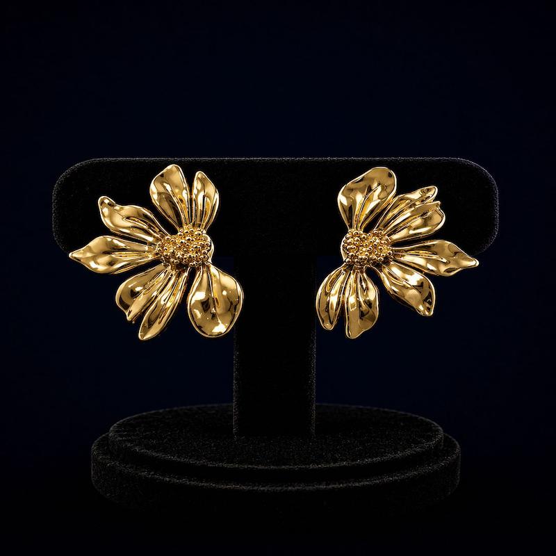 گوشواره طرح گل طلایی