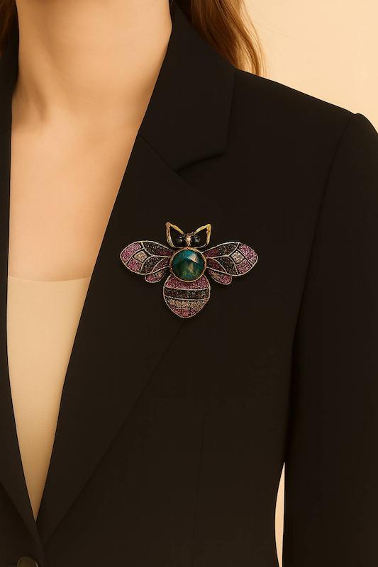 گل سینه طرح زنبور رنگی