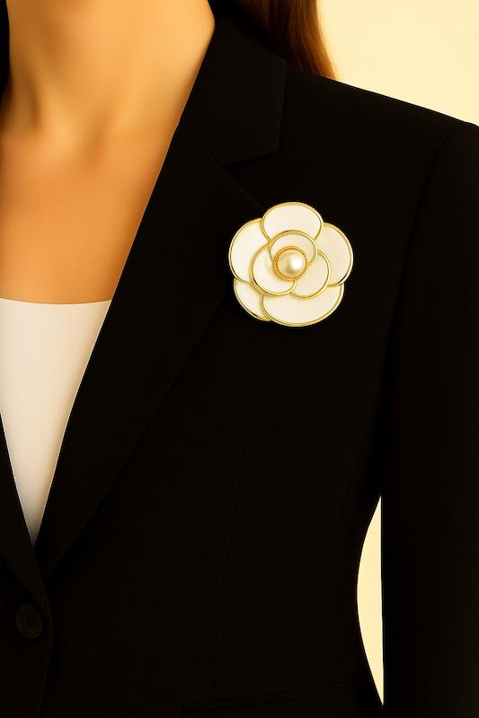 گل سینه طرح گل رز مشکی فلزی