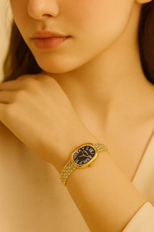 ساعت زنانه زمینه سیاه طرح cartier