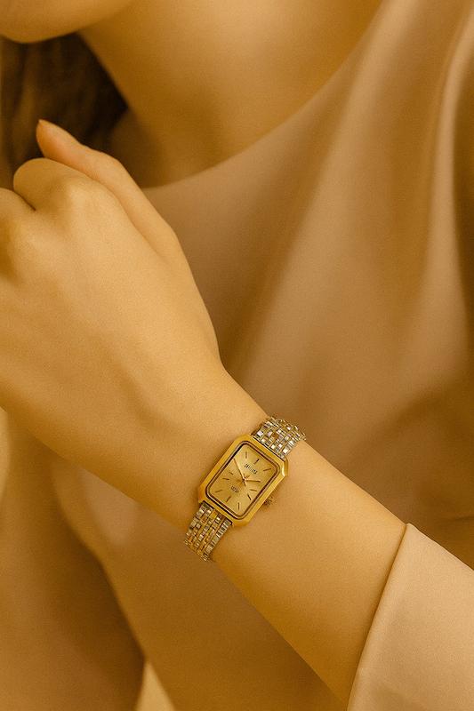 ساعت زنانه زمینه طلایی طرح rolex