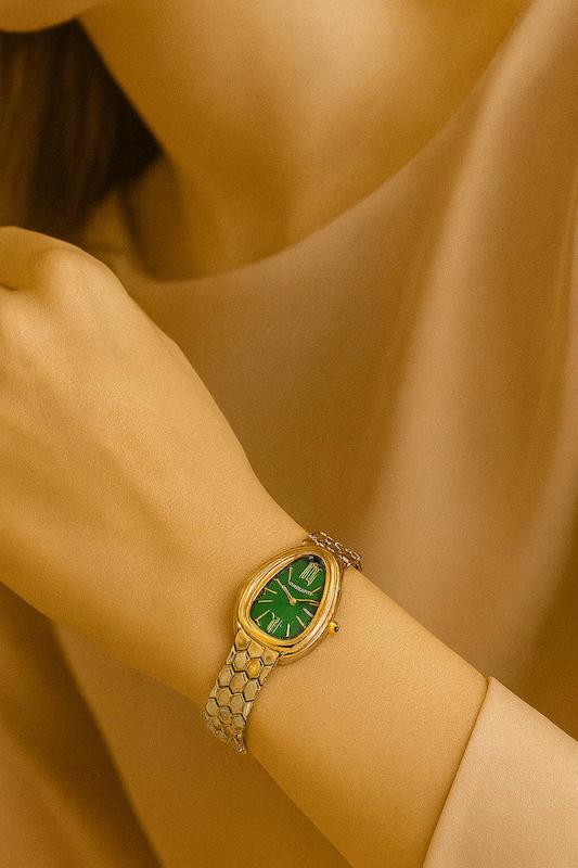 ساعت زنانه زمینه سبز طرح bvlgari