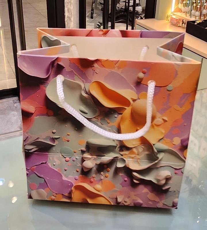 ساک دستی مقوایی طرح آبرنگی