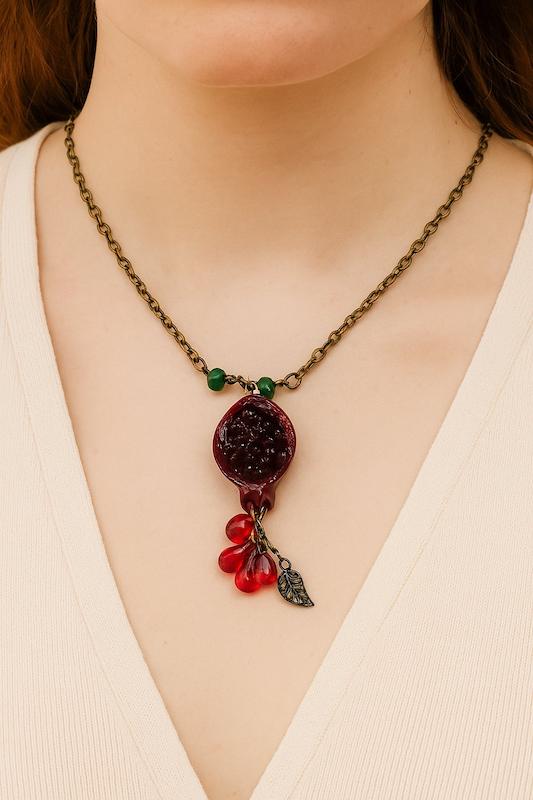 گردنبند طرح انار نصفه