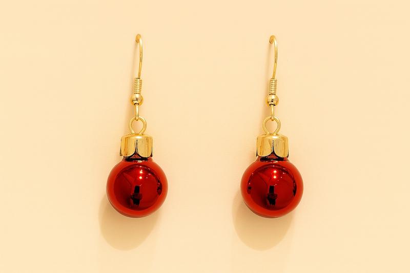 گوشواره طرح کریسمس - توپ قرمز (برند flying tiger دانمارک)