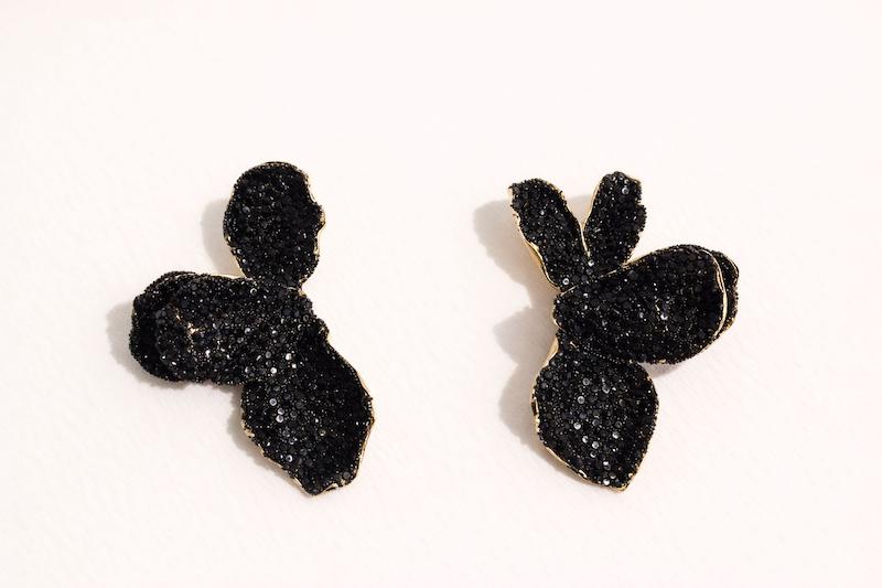 گوشواره طرح جواهری - مشکی نگین کاری شده