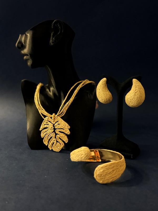 گوشواره , دستبند و گردنبند رافیا