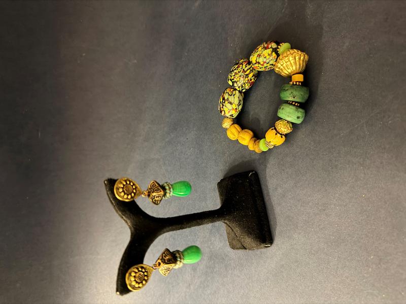 گوشواره و دستبند طرح سنگی