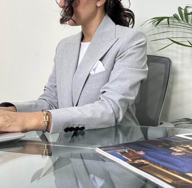 کت و شلوار زنانه طوسی Mahtab کد M83، کت و شلوار رسمی زنانه، کت و شلوار اداری زنانه، کت و شلوار فاستونی زنانه، کت و شلوار کلاسیک زنانه، استایل اداری، کت و شلوار لوکس اداری، کت و شلوار رسمی طوسی زنانه، کت و شلوار سرمه ای فاستونی