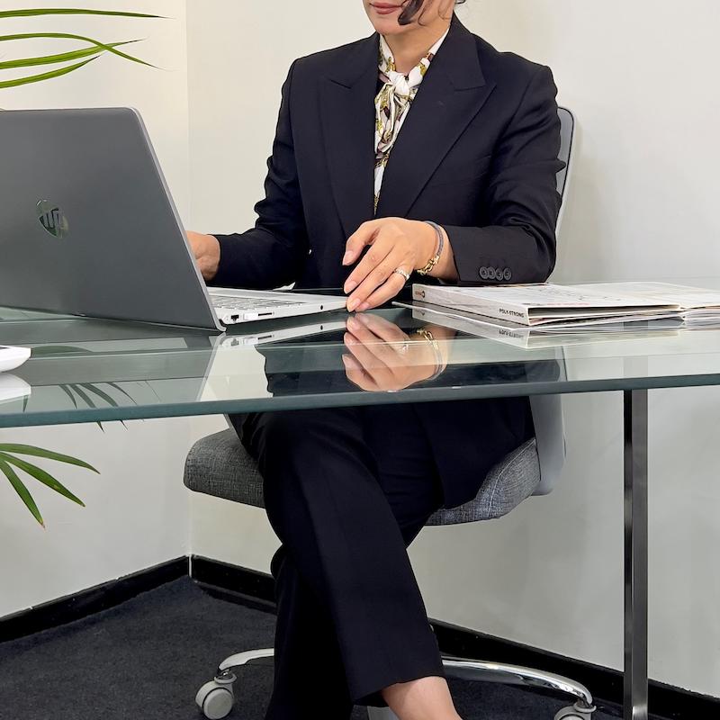 کت و شلوار زنانه Luna کد M85، کت و شلوار زنانه بزیاق، کت و شلوار رسمی زنانه، کت و شلوار اداری، بهترین برند کت و شلوار زنانه، کت و شلوار زنانه بزیاق،کت و شلوار زنانه فاستونی،کت و شلوار زنانه بزیاق مشکی