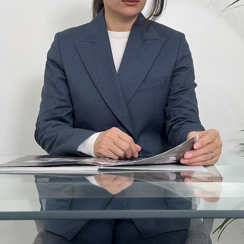 کت و شلوار زنانه سرمه ای Mulina کد M95، کت و شلوار رسمی زنانه، کت و شلوار اداری زنانه، کت و شلوار فاستونی زنانه، کت و شلوار کلاسیک زنانه، استایل اداری، کت و شلوار لوکس اداری، کت و شلوار رسمی طوسی زنانه، کت و شلوار سرمه ای فاستونی