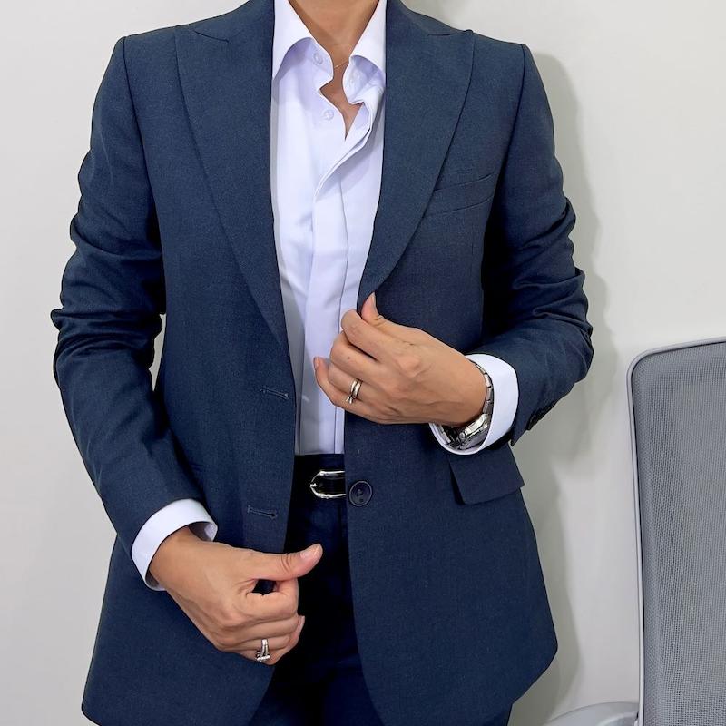 کت و شلوار زنانه Melvin کد M66، کت و شلوار فاستونی زنانه، کت و شلوار کلاسیک زنانه، استایل اداری، کت و شلوار لوکس اداری، کت و شلوار رسمی زنانه، کت و شلوار سرمه ای فاستونی