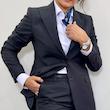 کت و شلوار زنانه Melvin کد M67، کت و شلوار فاستونی زنانه، کت و شلوار کلاسیک زنانه، استایل اداری، کت و شلوار لوکس اداری، کت و شلوار رسمی زنانه، کت و شلوار زغالی فاستونی