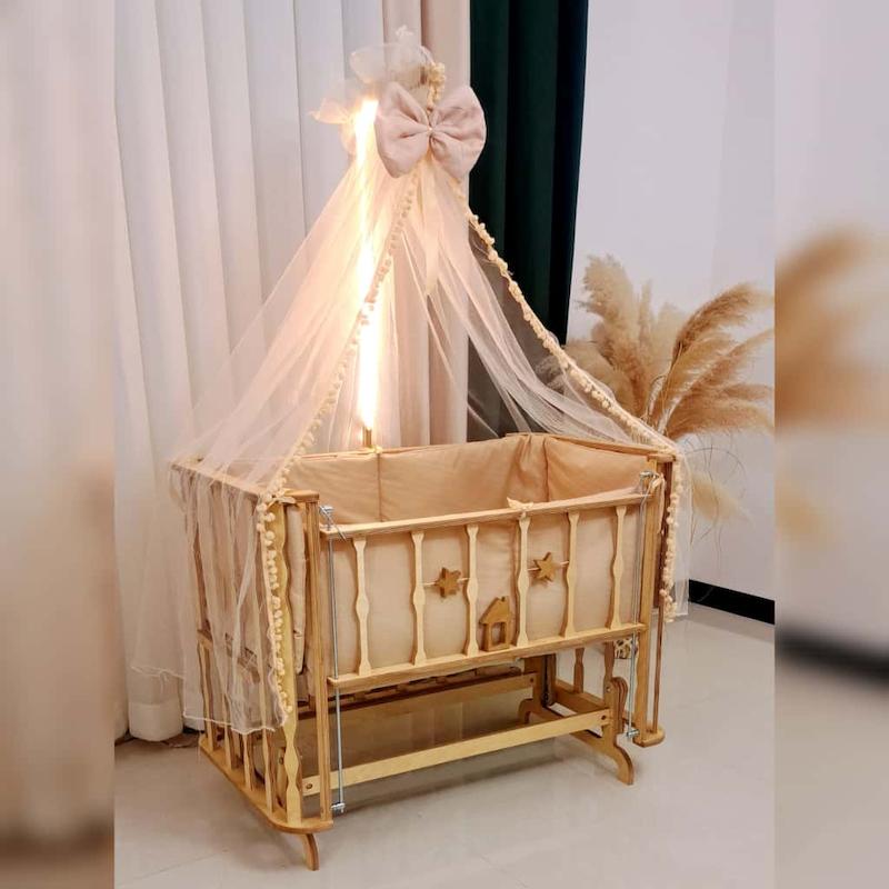 تخت و گهواره کنار مادر هاوین