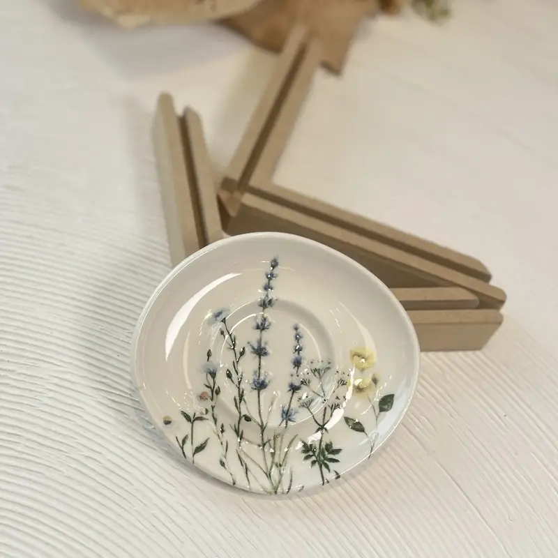 نعلبکی دسته گل لوندر از برند english home 