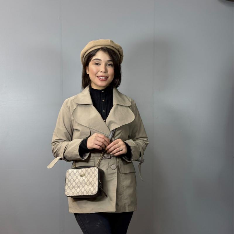 بارونی کوتاه جلو دکمه