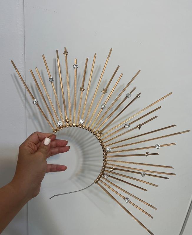 تاج نگیندار