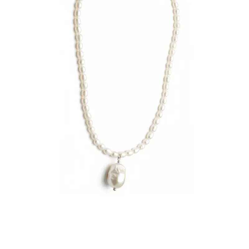 گردنبند مروارید گندمی با آویز باروک