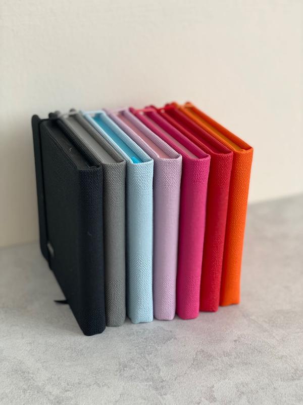 دفترچه ۱۰۰ برگ چرم با کش نگهدارنده