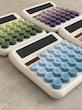 ماشین حساب مینیمال دکمه رنگی Keenly