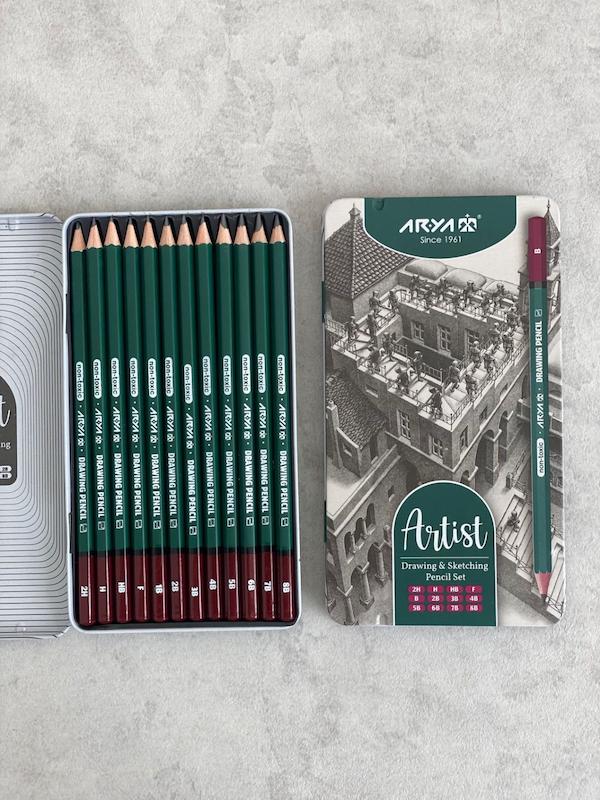 مداد طراحی  آریا آرتیست مجموعه ۱۲ عددی جعبه فلزی