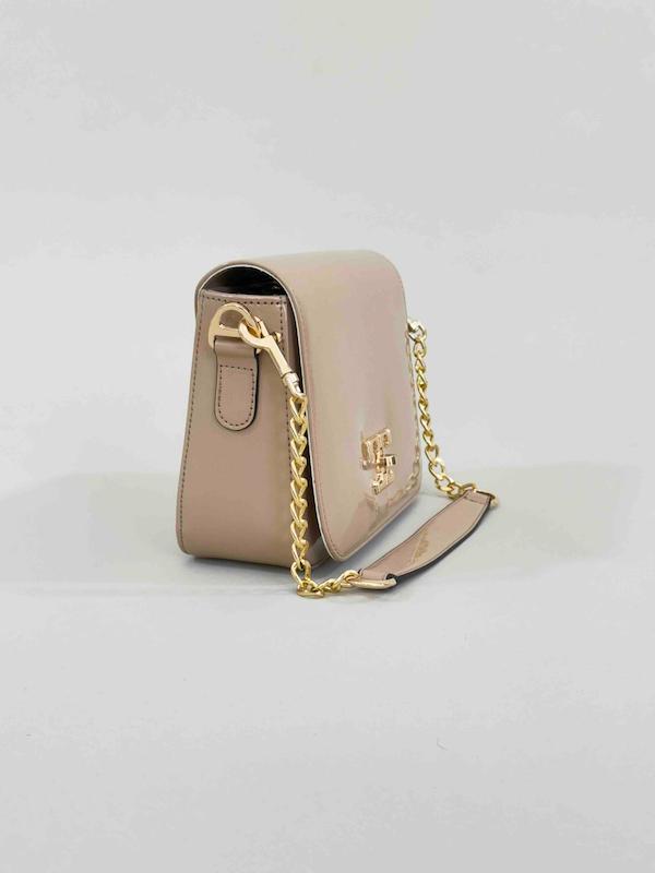 کیف تیارا