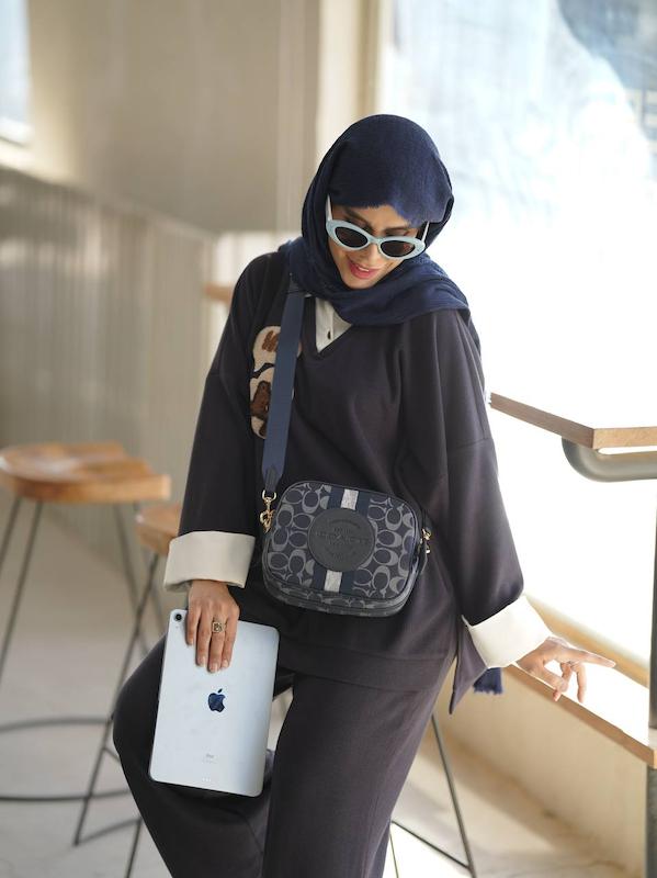 کیف کوچ  مدل ریحانا مومنت سرمه ای