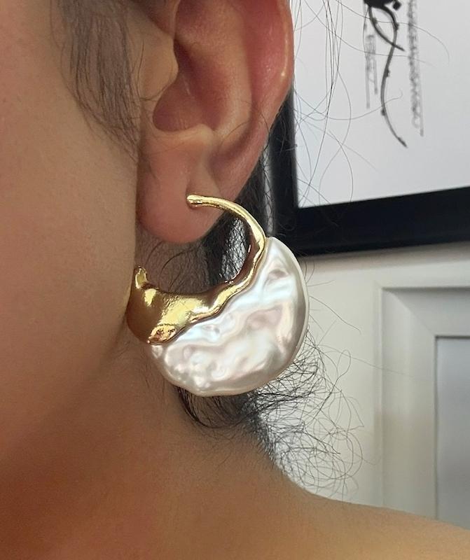 گوشواره طرح صدف ناموزون ( مراقبتی )