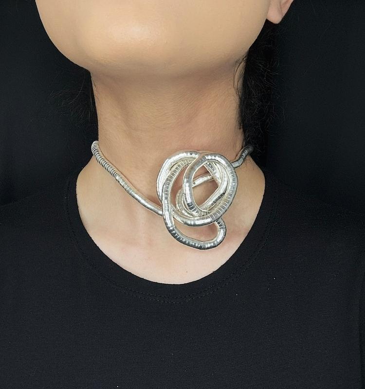 گردنبند انعطاف پذیر سیلور (مراقبتی)