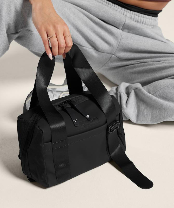 کیف مینی ورزشی جیم شارک اورجینال از ایتالیا  Gym Shark EVERYDAY MINI HOLDALL