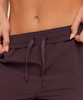 شلوار ورزشی و روزمره جذاب زنانه جیم‌ شارک اورجینال از ایتالذیا Gymshark Everyday Woven Pants 