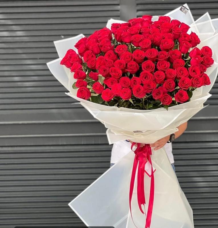 دسته گل رز ژورنالی Still You