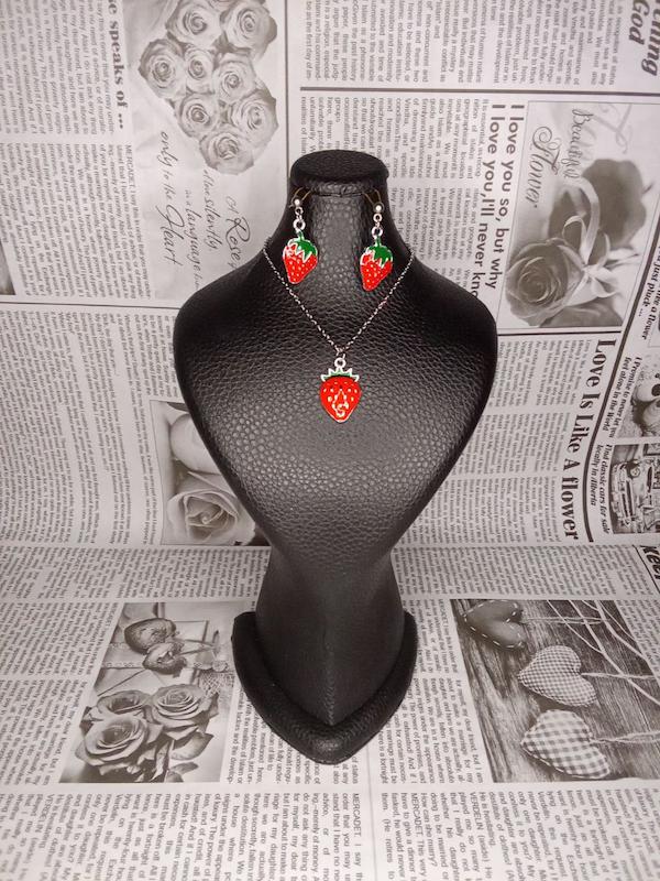 نیمست استیل توت فرنگی