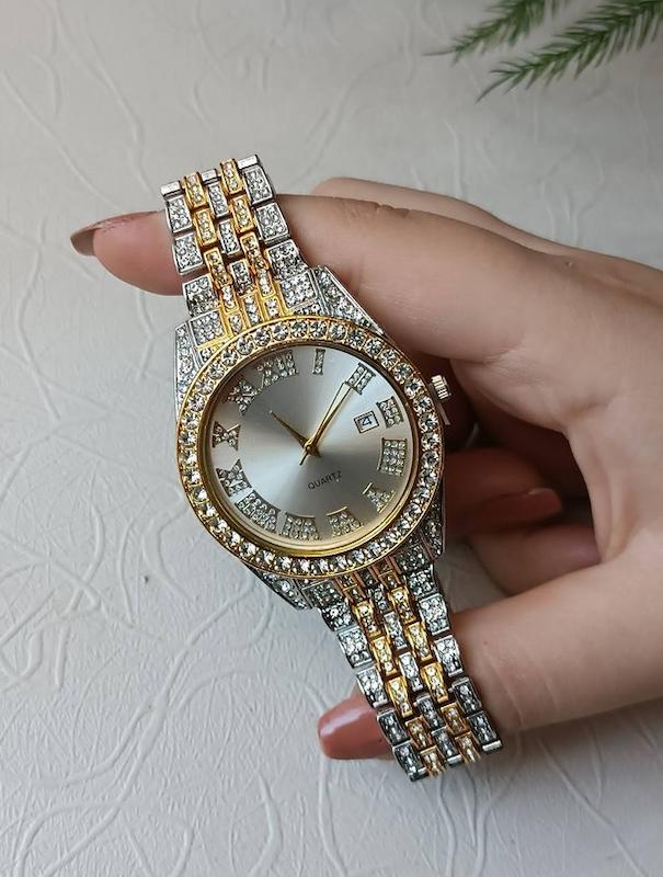 ساعت  نگین دار 