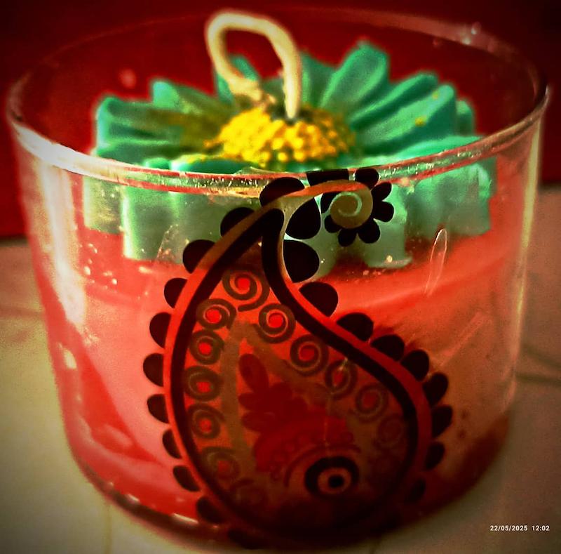 شمع شیشه ای طرح ترمه گل بابونه