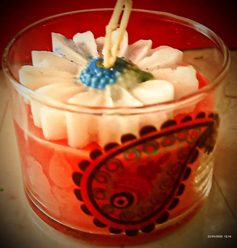 شمع شیشه ای طرح ترمه گل بابونه