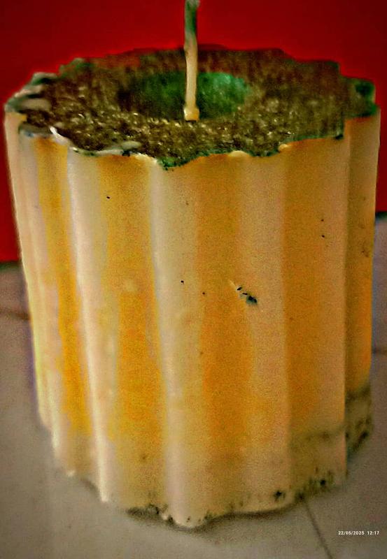 شمع استوانه ای طرح گلبرگ