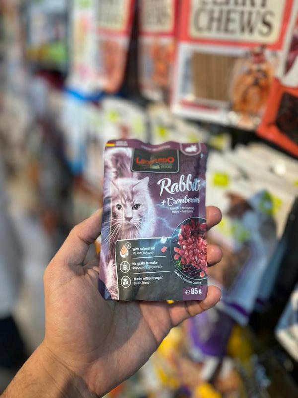 پوچ گربه لئوناردو با طعم گوشت خرگوش و کرن بری