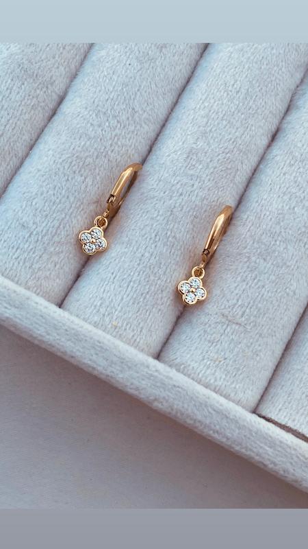 گوشواره حلقه اي با آويز گل