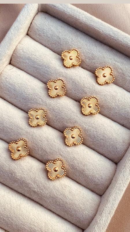 گوشواره میخی ونكليف طلايي