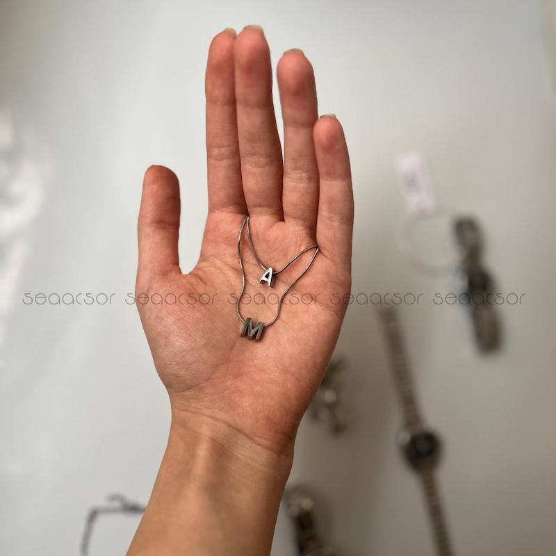 گردنبند حروف مینیمال