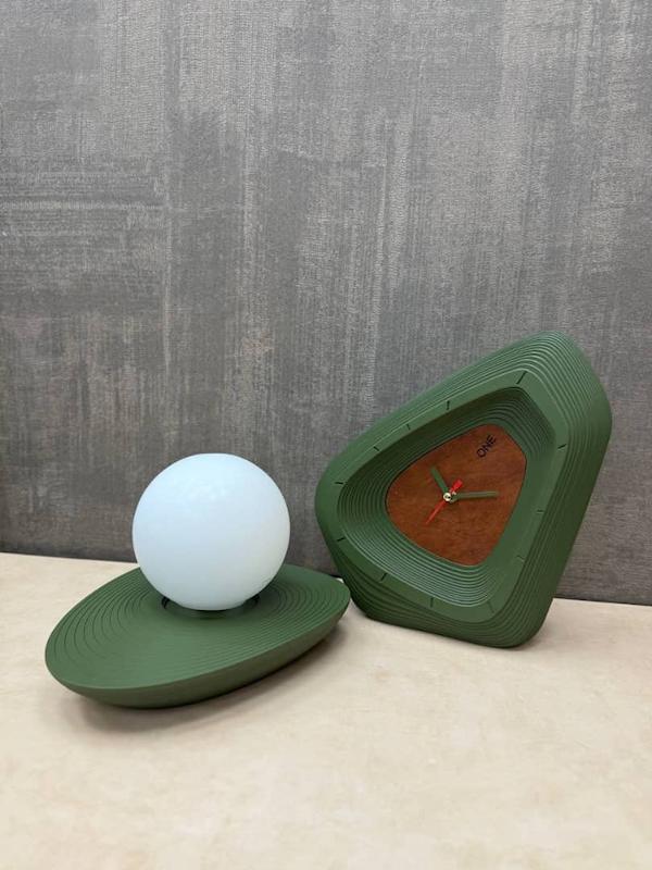 ساعت دفرمه سبز