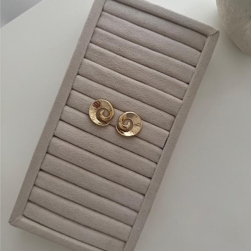 گوشواره پیچی