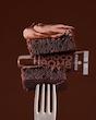 لیپ گلاس CHOCO BOMB شاینی Essence