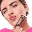 لیپ گلاس CHOCO BOMB شاینی Essence
