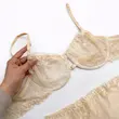 ست شورت و سوتین تور گاز کرم فنردار مدل شیشه‌ای